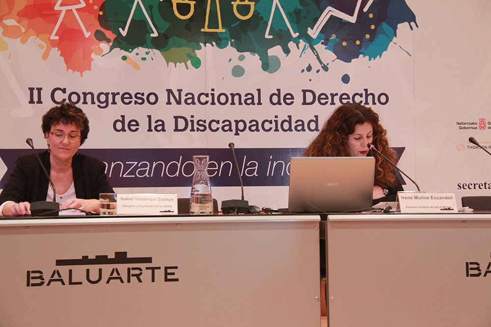 Mesa de debate con Irene Muñoz e Isabel Urzainqui