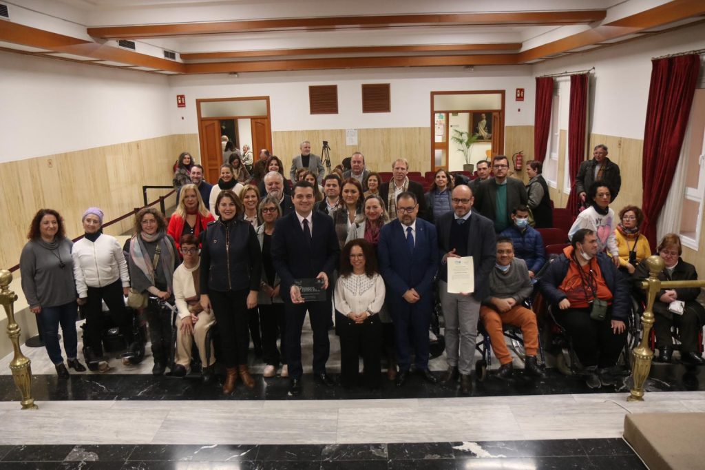 acto de entrega del premio cermi.es al Ayuntamiento de Córdoba