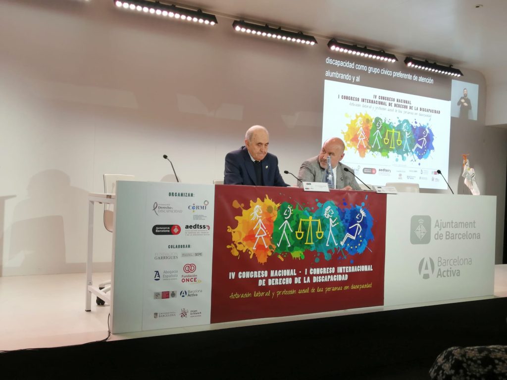 Luis Cayo Pérez Bueno y Luis Enrique de la Villa Gil, en el acto de entrega del premio cermi.es en la categoría de Investigación Social y Científica
