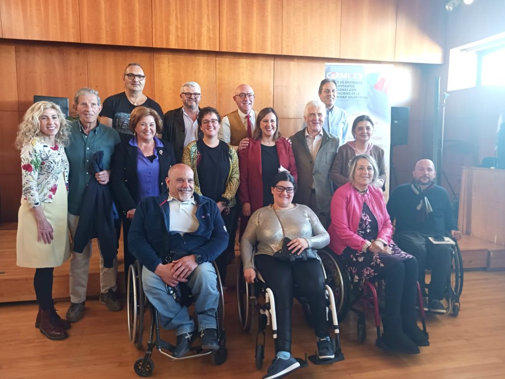 Comité de Entidades Representantes de Personas con Discapacidad de la Comunidad Valenciana (CERMI CV) junto con la alcaldesa de Valencia, María José Catalá