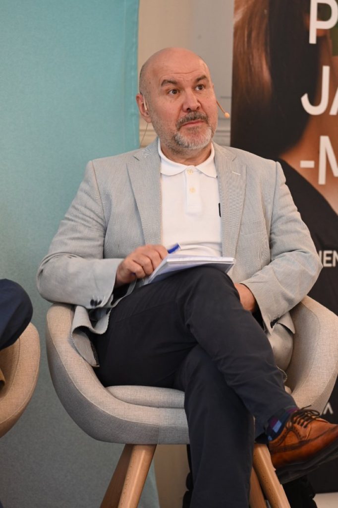 Luis Cayo Pérez Bueno durante durante su intervención en el curso de verano “Persona, empresa y tecnología”