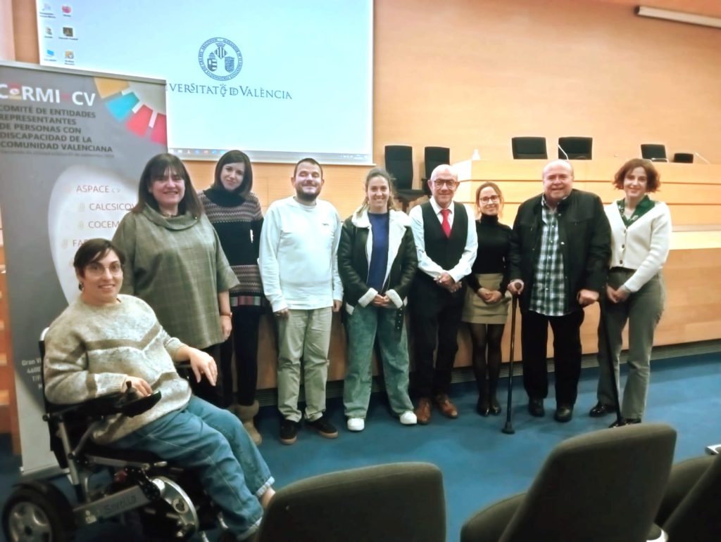 Asistentes a las las jornadas 'Periodistes sense filtres: Comunicar la discapacitat des dels Drets Humans', coorganizadas por el Comité de Entidades de Representantes de Personas con Discapacidad en la Comunidad Valenciana (CERMI CV) y la Universidad de Valencia (UV)
