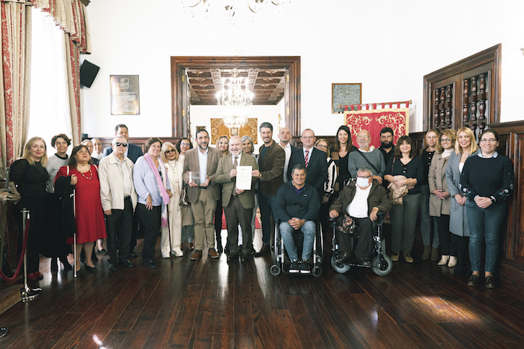 Imagen del acto de entrega del premio cermi.es 2022 a La Laguna