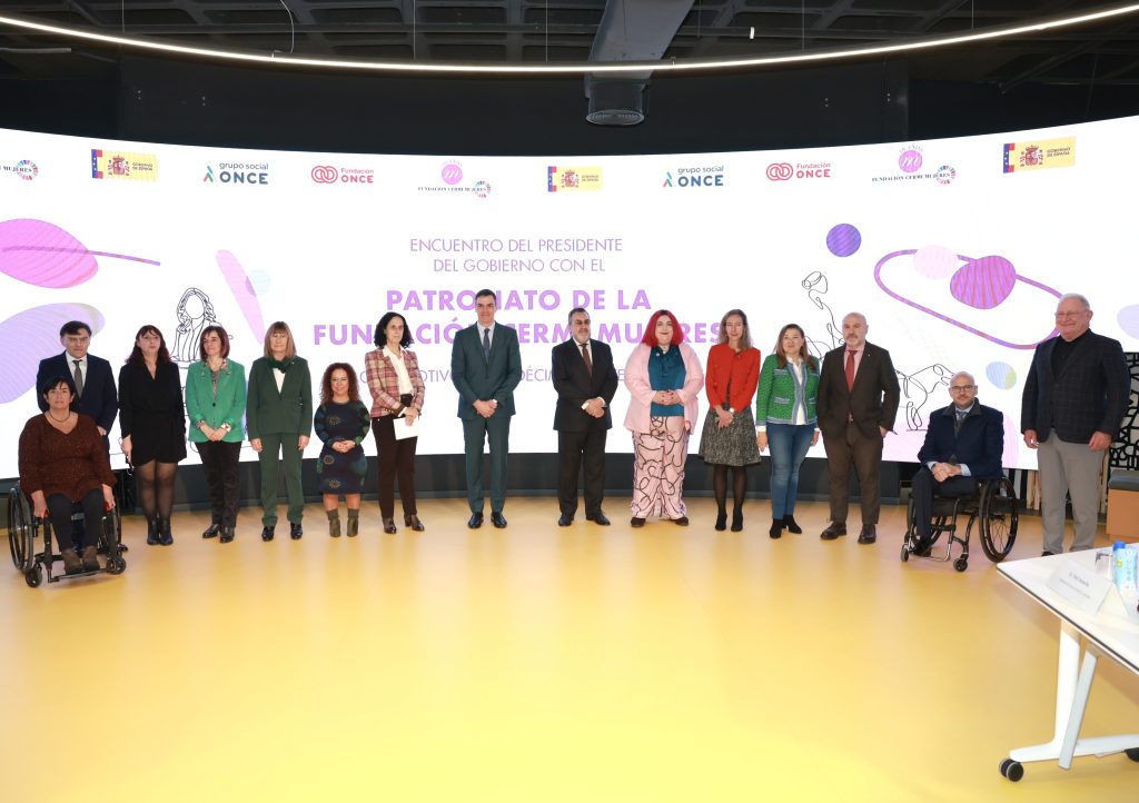 El presidente del Gobierno, Pedro Sánchez, mantiene un encuentro con el Patronato de la Fundación CERMI Mujeres