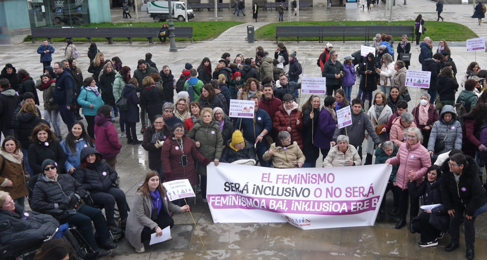 Imagen de la concentración celebrada en la Plaza del Castillo de Pamplona por CERMIN