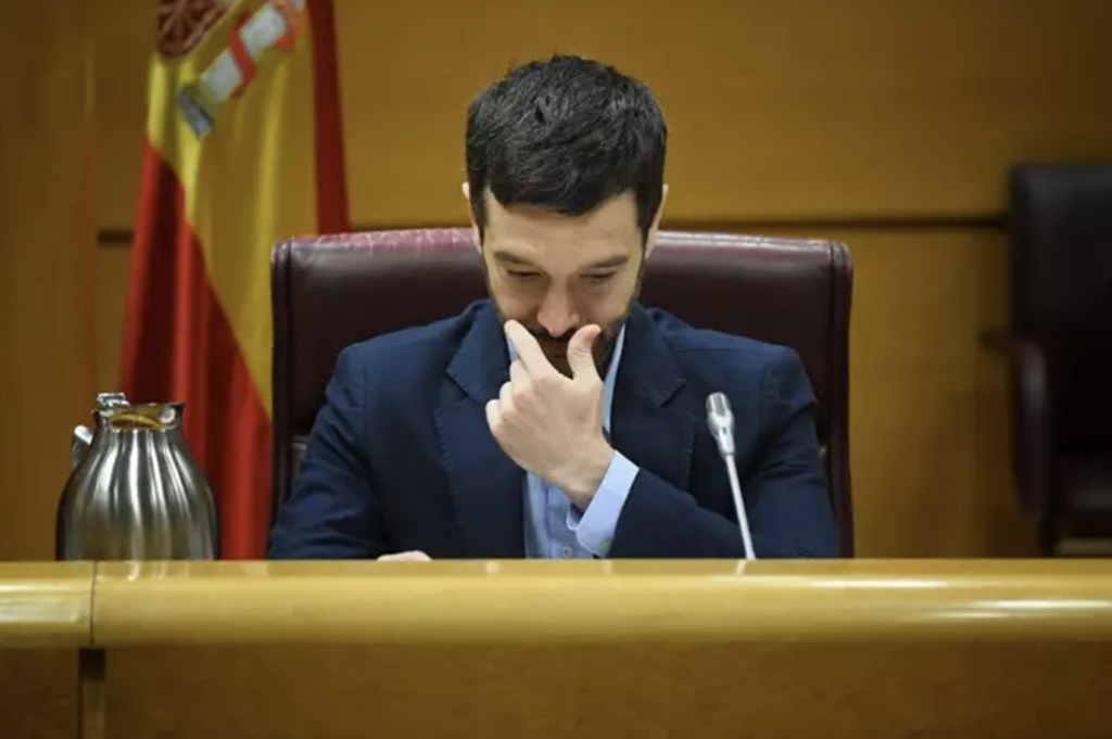 - El ministro de Derechos Sociales, Consumo y Agenda 2030, Pablo Bustinduy, comparece en la Comisión de Derechos Sociales,
Consumo y Agenda 2030, en el Senado, a 9 de mayo de 2024, en Madrid (España)