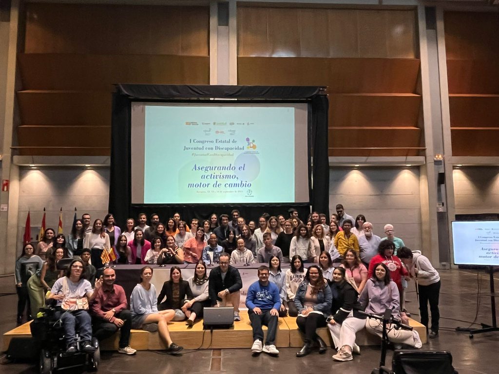 Foto de familia del I congreso estatal de juventud con discapacidad