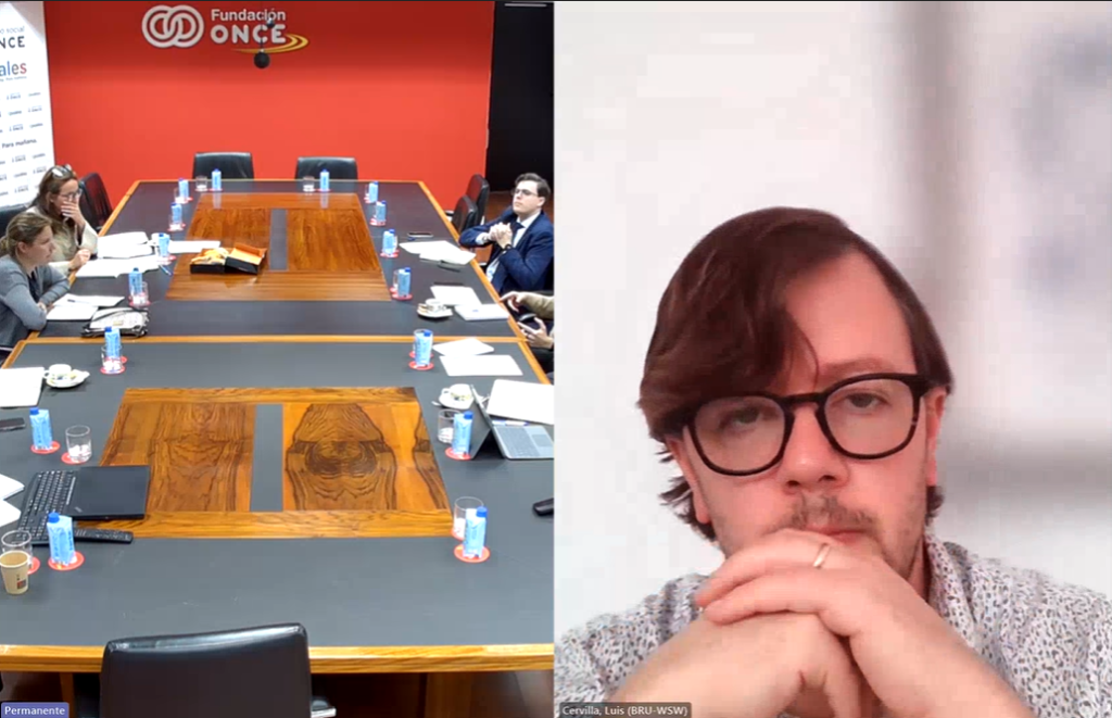 Captura de la reunión virtual mostrando la imagen de experto en asuntos públicos de la consultora Weber, Luis Cervilla