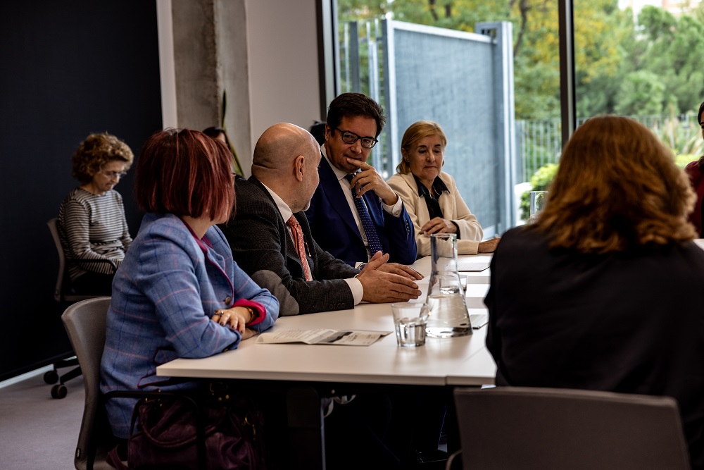 Imagen de la entrega del premio cermi.es al Ministerio para la Transformación Digital y de la Función Pública por impulsar la inclusión laboral de las personas con discapacidad en el empleo público